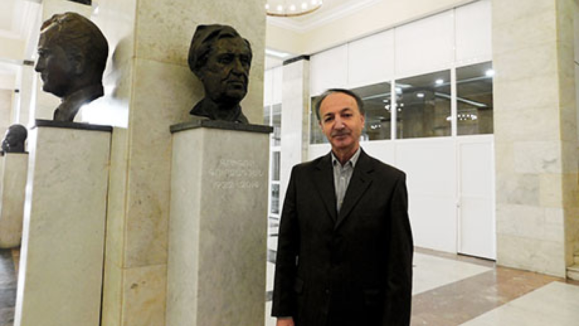 Official-opening-ceremony-of-the-bust-of-Grigor-Gurzadyan