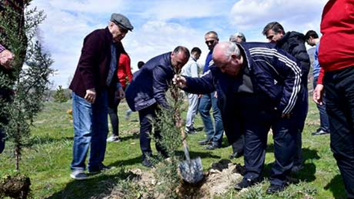 Students-planting-trees-in-Artsakh-2019