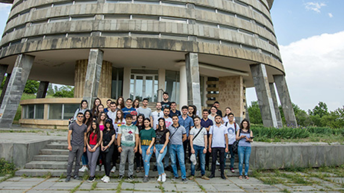 Students-of-the-faculty-of-Radiophysics-at-Byurakan