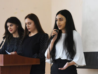 YSU-students-read-russian-translations-of-the-poet-s-lands