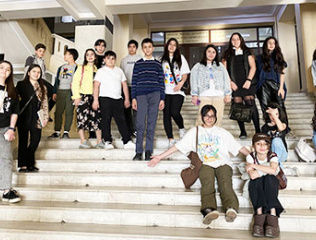 Business-school-students-at-YSU