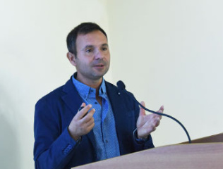 the-italian-guest-speaker-read-a-lecture-at-YSU