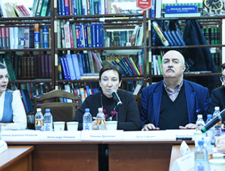 discussion-at-YSU-Russian-Center