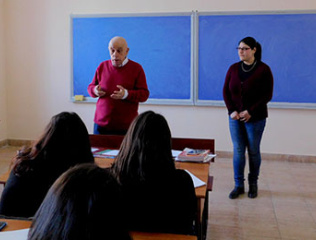 Viktor-Ohanyan-meets-pupils-of-Heratsi-high-school