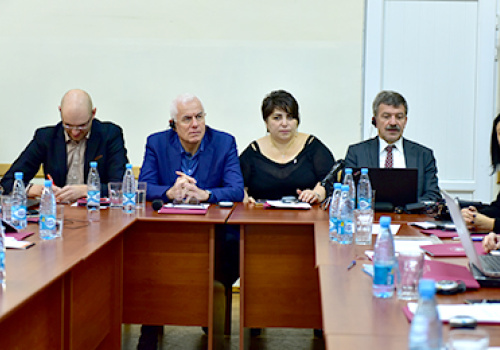 roundtable-discussions-at-the-Faculty-of-Law