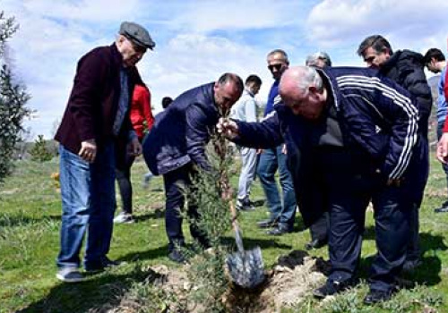 Students-planting-trees-in-Artsakh-2019