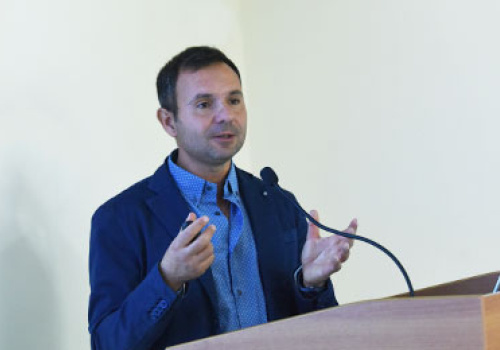 the-italian-guest-speaker-read-a-lecture-at-YSU