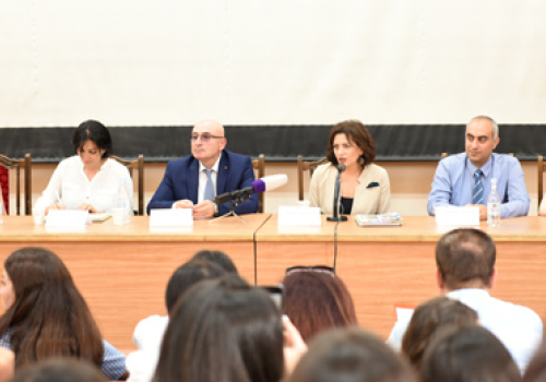 RA-First-Lady-Anna-Hakobyan-visited-YSU-journalism-faculty