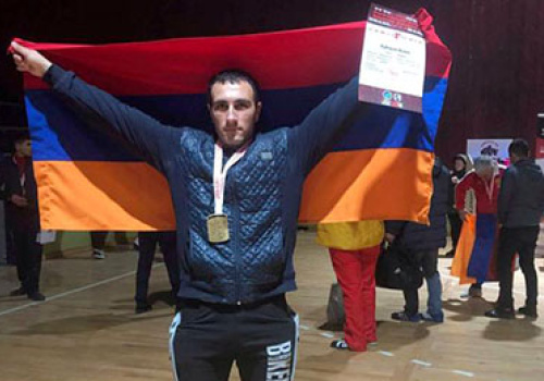 Kamo-Eghoyan-wins-European-powerlifting-Championship