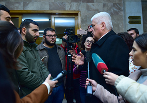 Protesters-met-with-rector-of-YSU